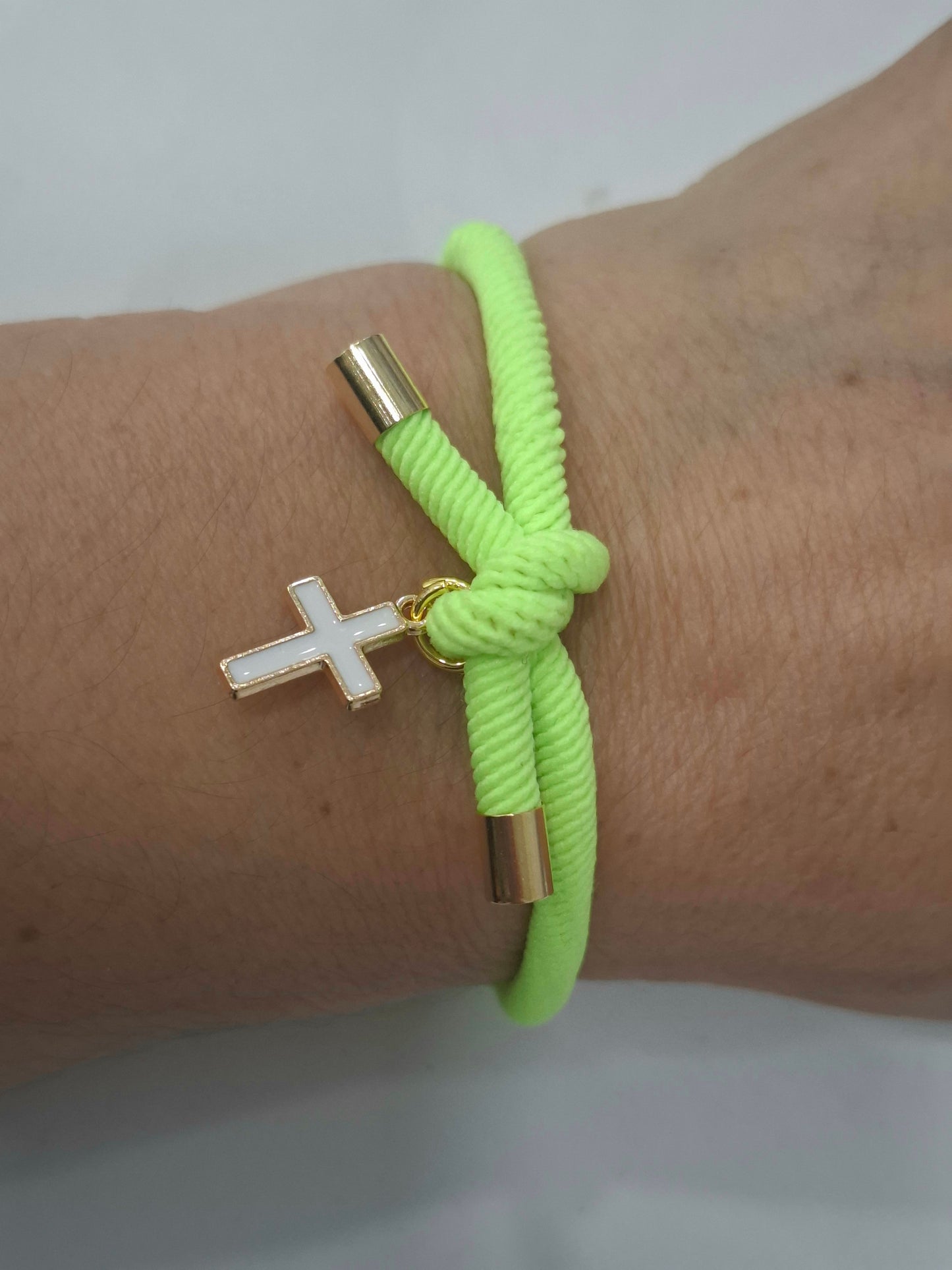 Pulsera nudo Flúor CRUZ esmaltada