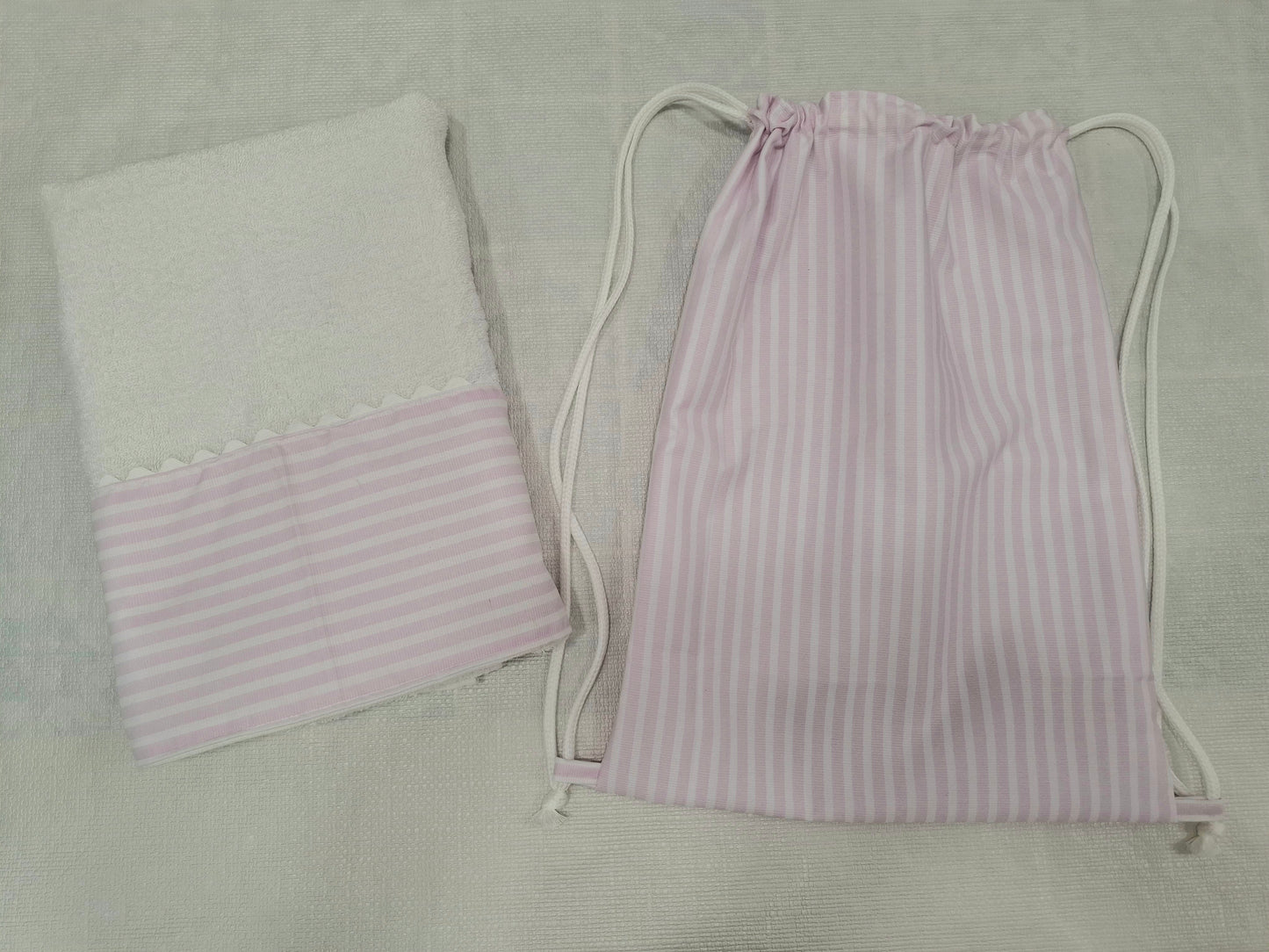 Mochila y toalla RAYAS rosa