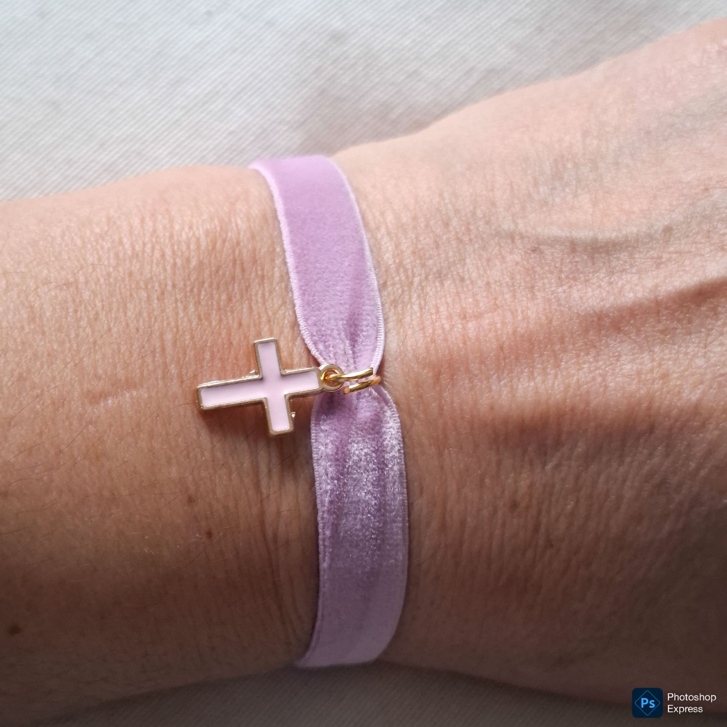 Pulsera terciopelo ELÁSTICO CRUZ ROSA ESMALTADA