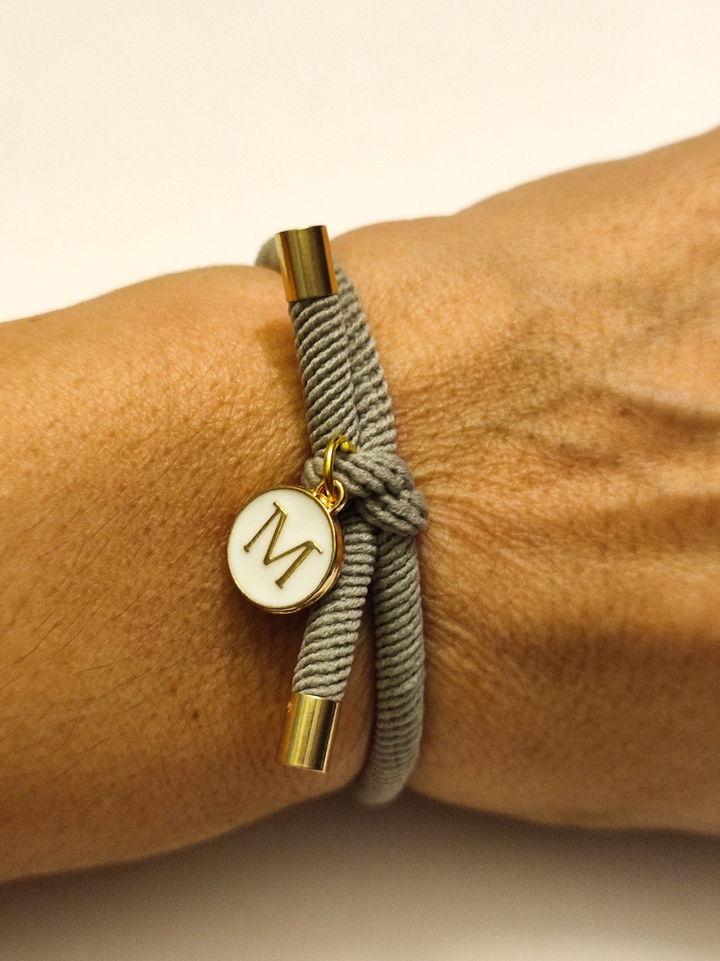 Pulsera nudo INICIAL M