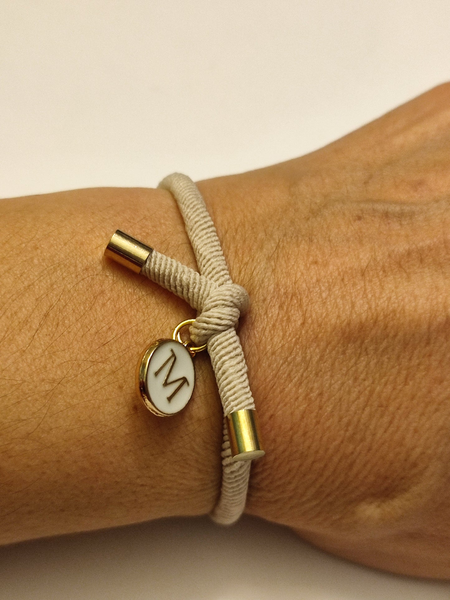 Pulsera nudo INICIAL M