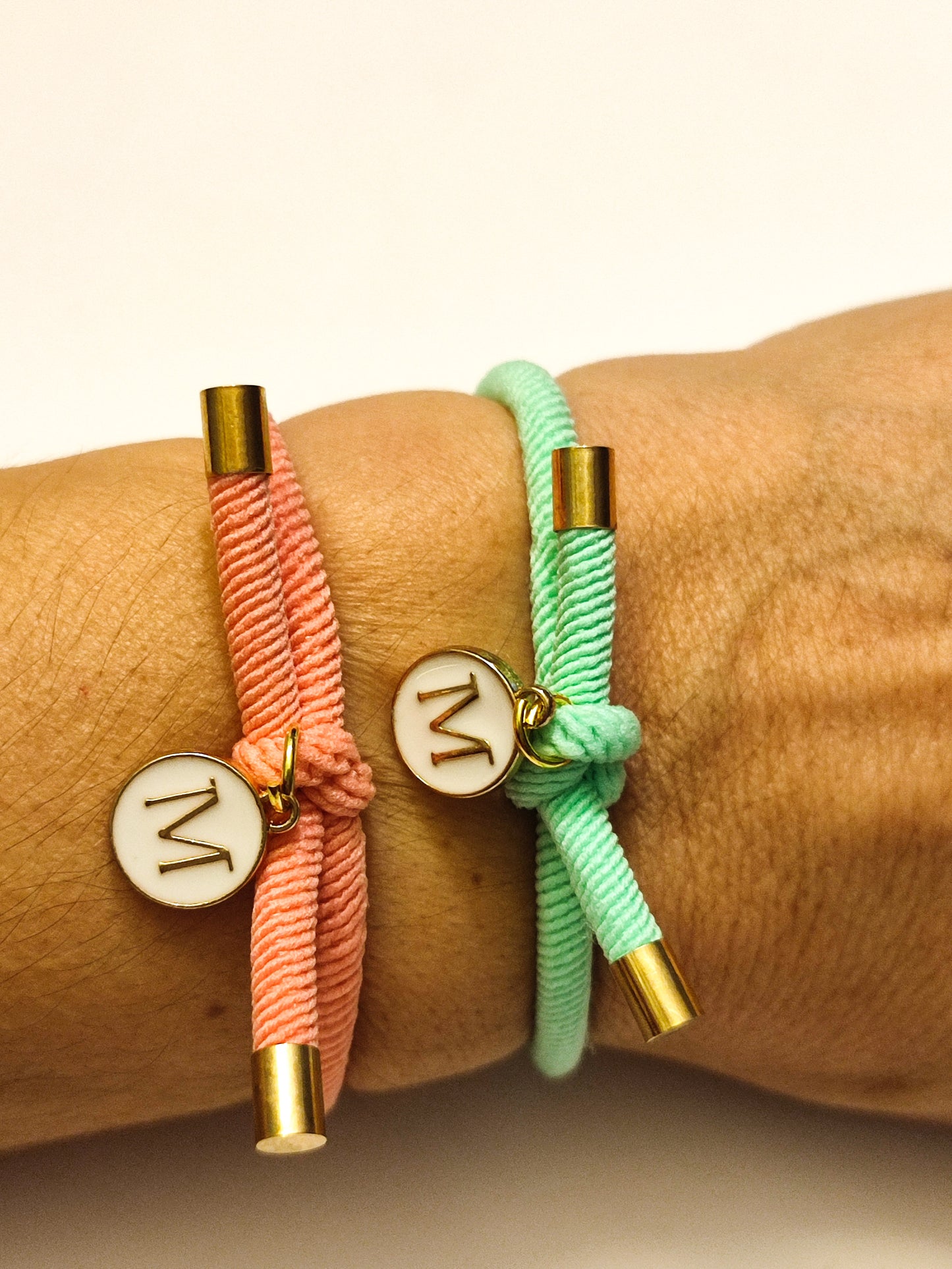 Pulsera nudo INICIAL M