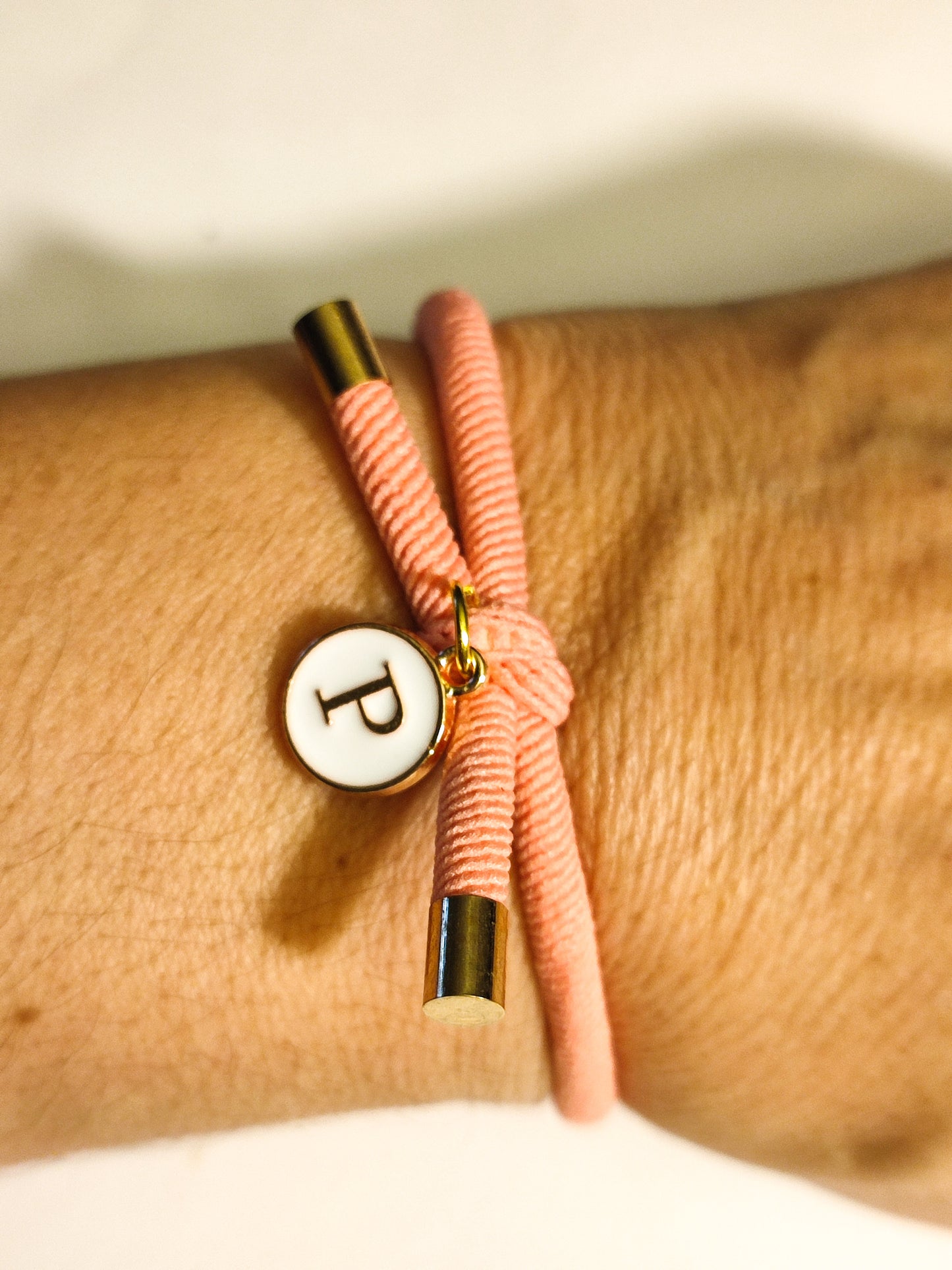 Pulsera nudo INICIAL P