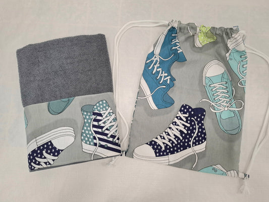 Mochila y toalla ZAPATILLAS