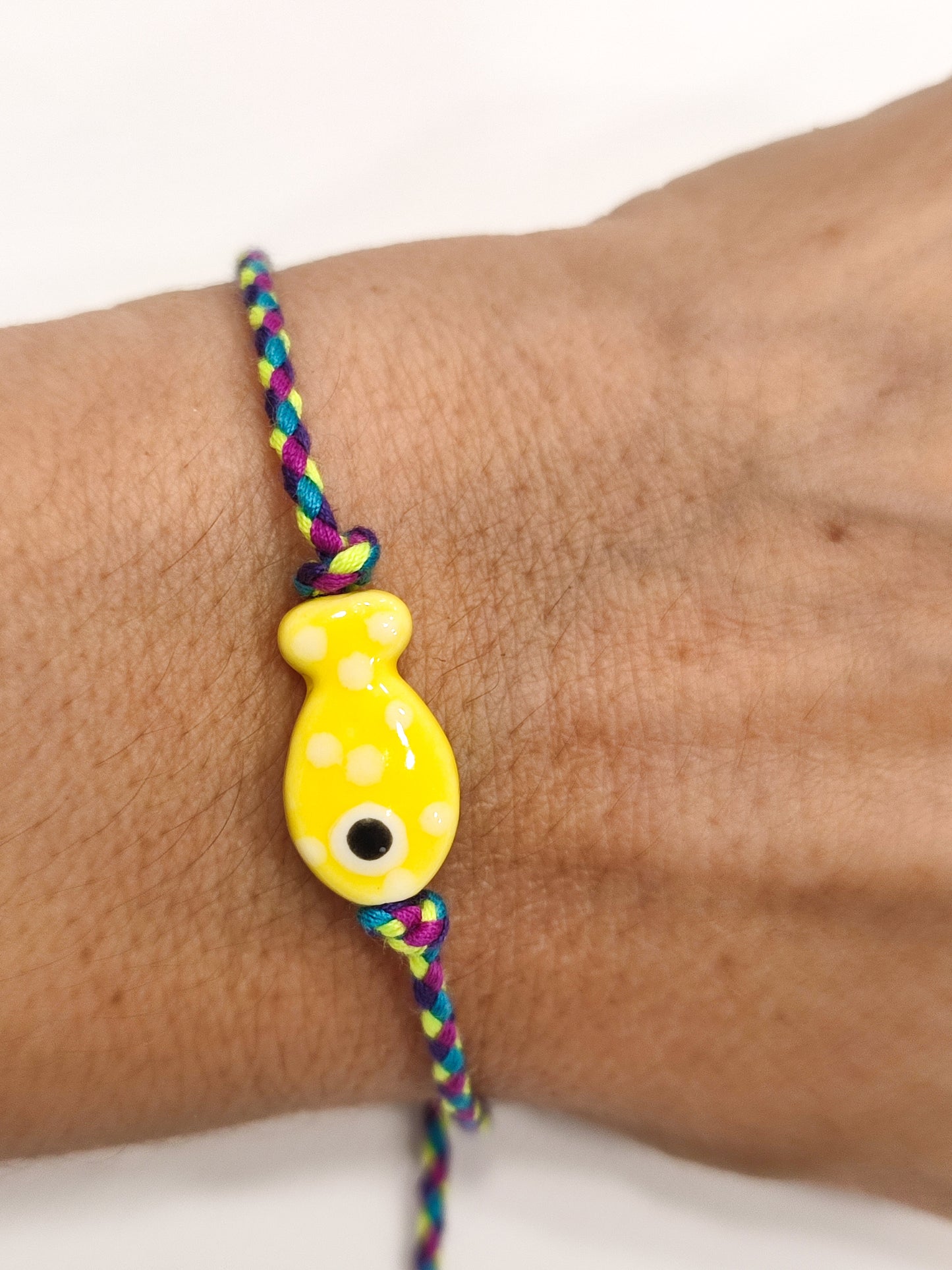 Pulsera PEZ cerámica hilo