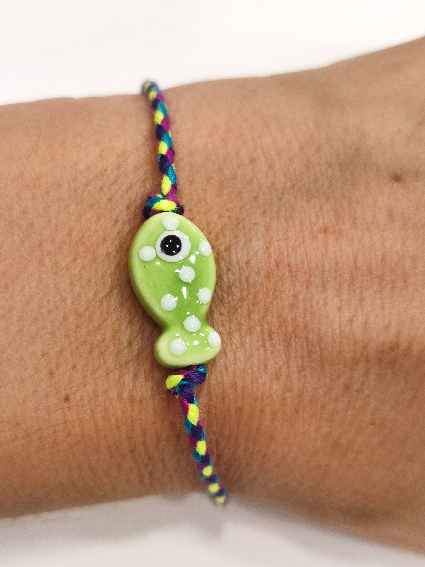 Pulsera PEZ cerámica hilo