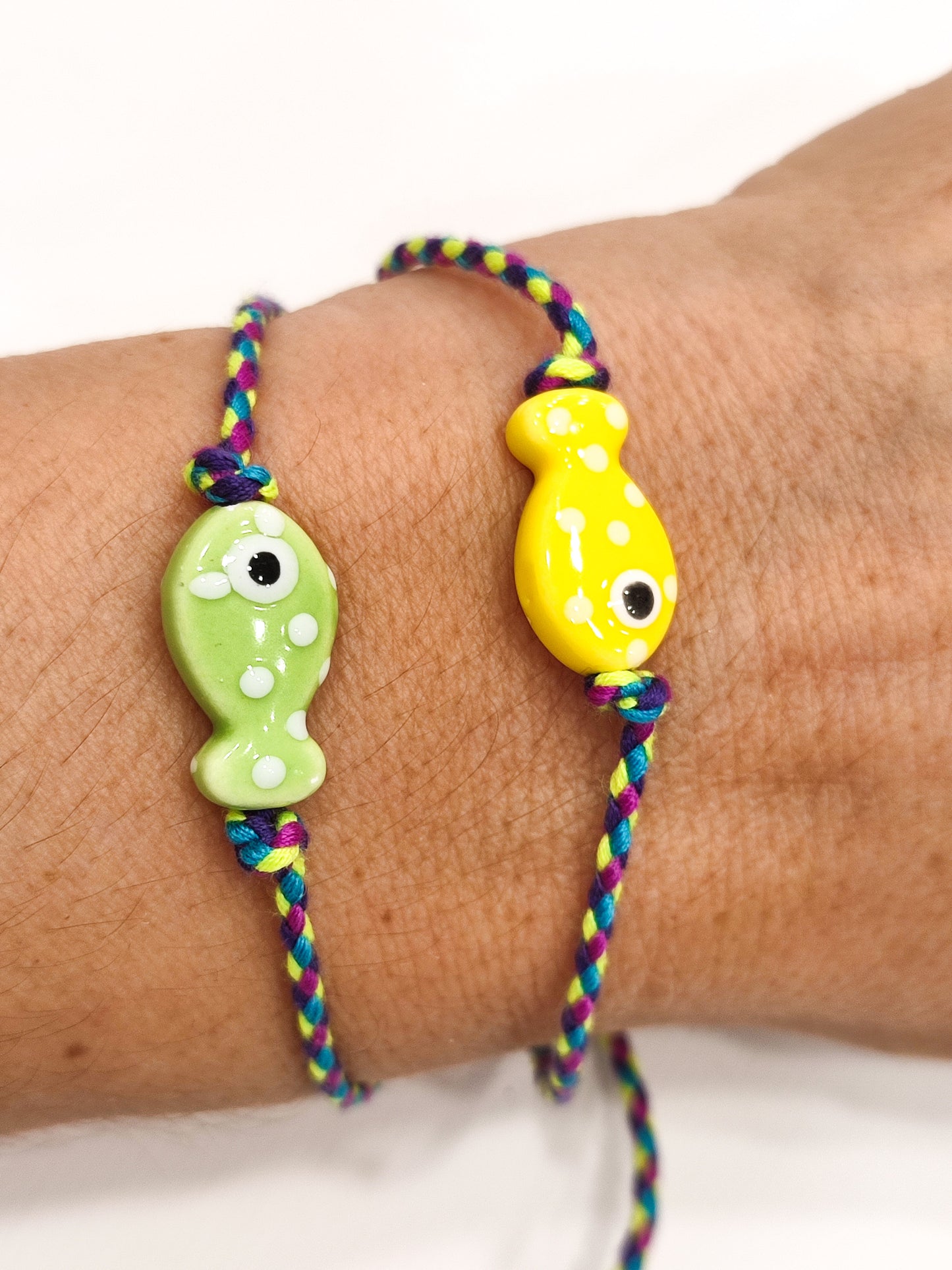 Pulsera PEZ cerámica hilo