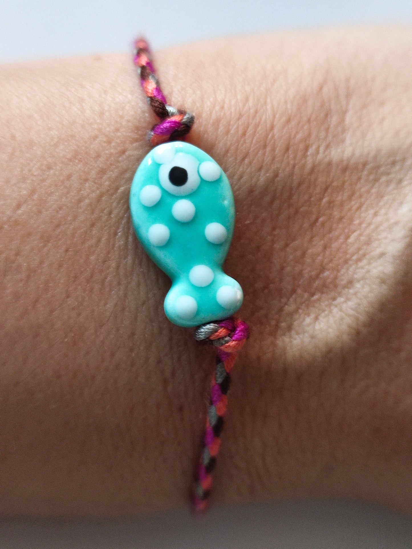 Pulsera PEZ cerámica hilo