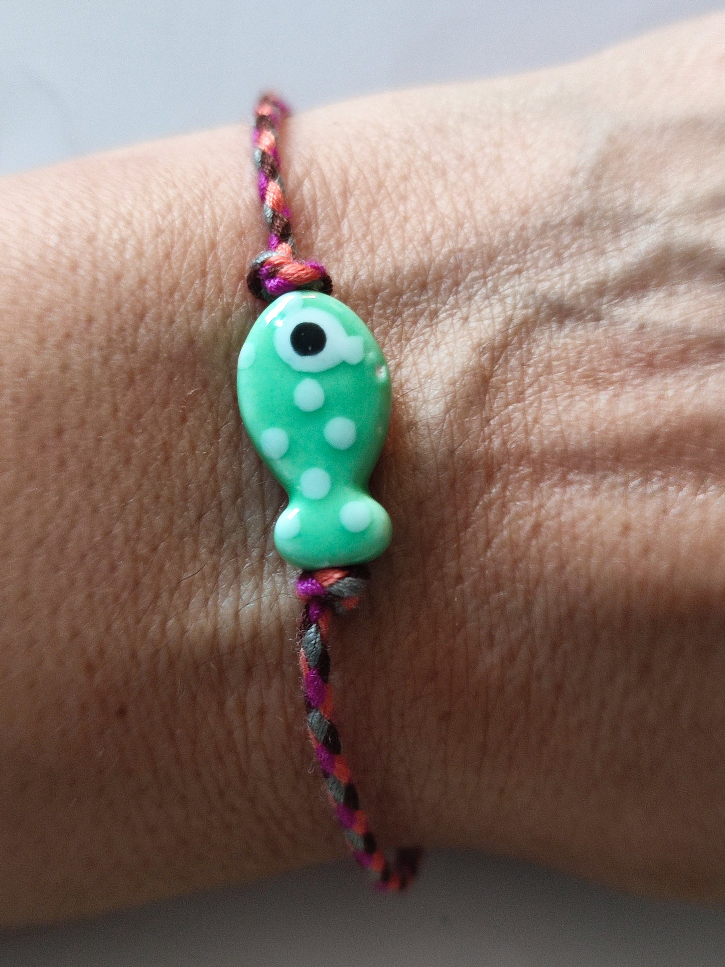 Pulsera PEZ cerámica hilo