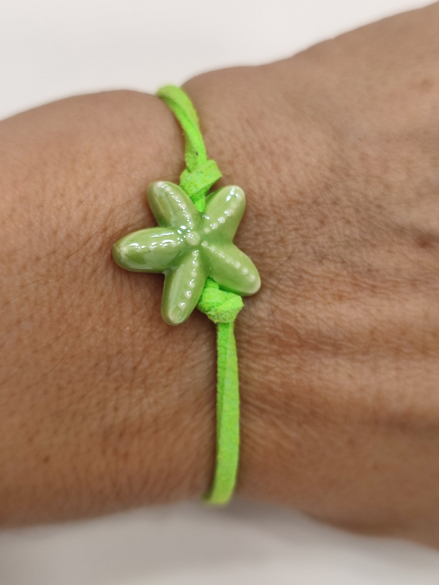 Pulsera ESTRELLA cerámica cordón ante