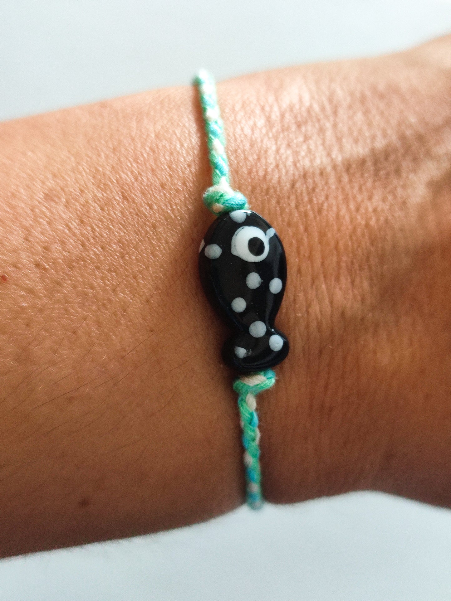 Pulsera PEZ cerámica hilo