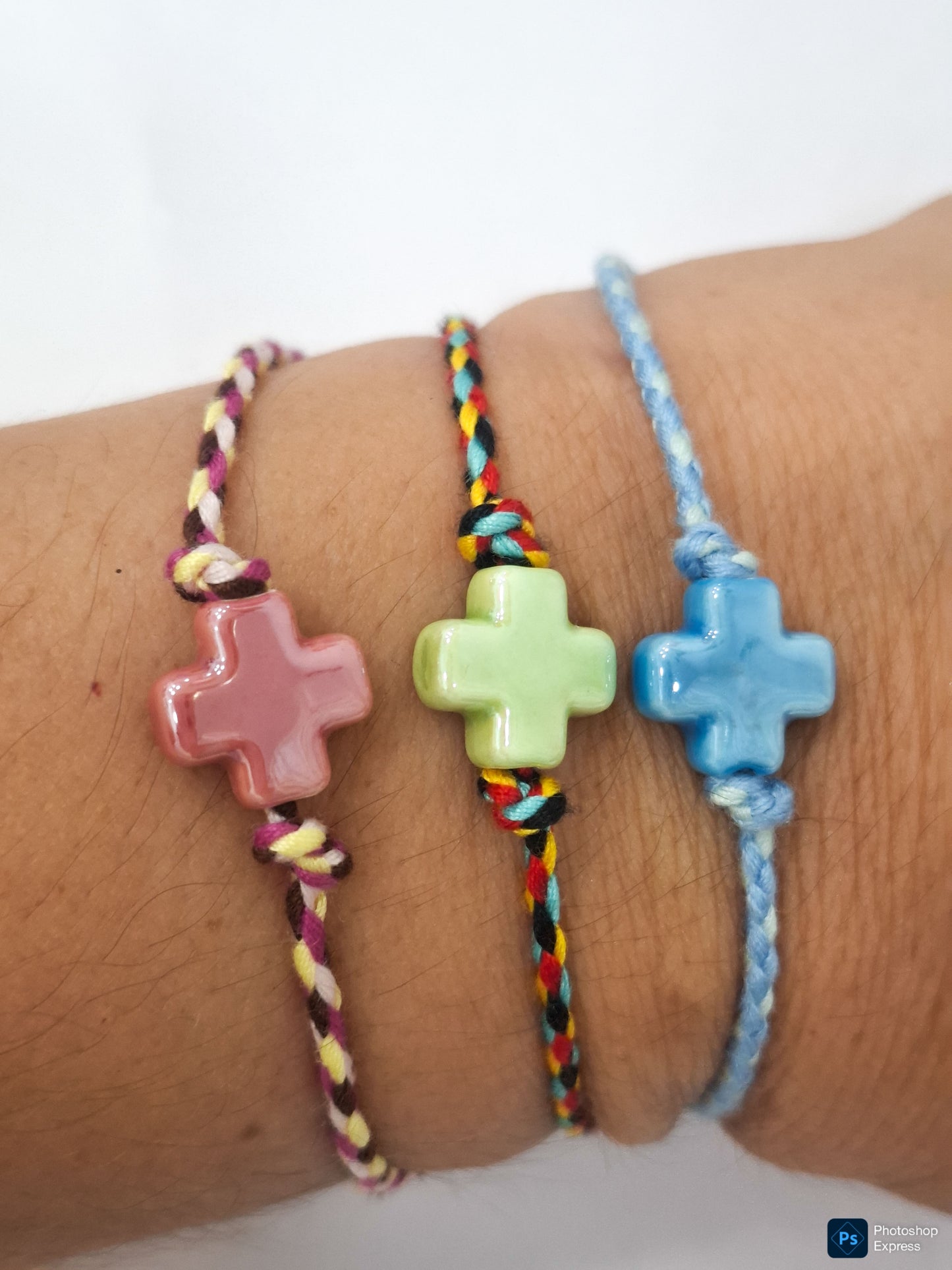 Pulsera hilo CRUZ cerámica
