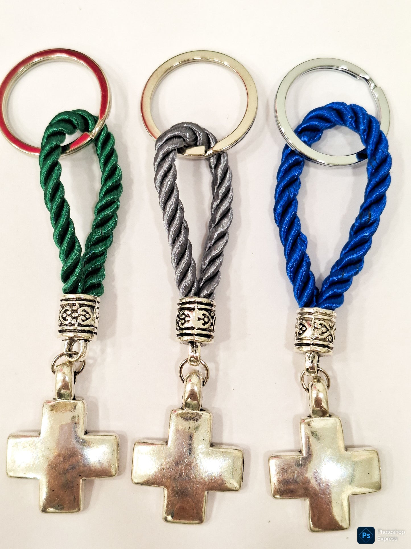 Llavero CRUZ cordón