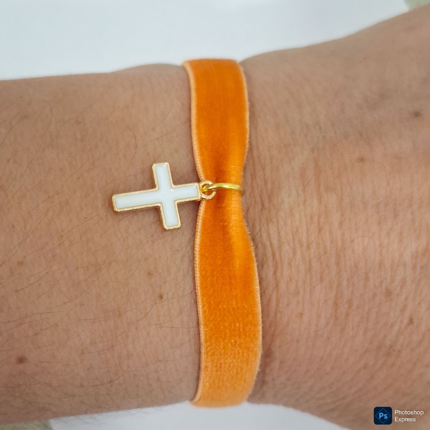 Pulsera terciopelo ELÁSTICO CRUZ ROSA ESMALTADA
