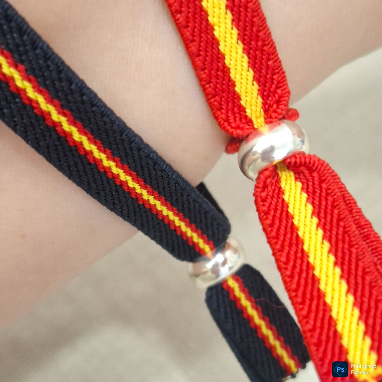 Pulsera CRUZ SANTIAGO elástica bandera